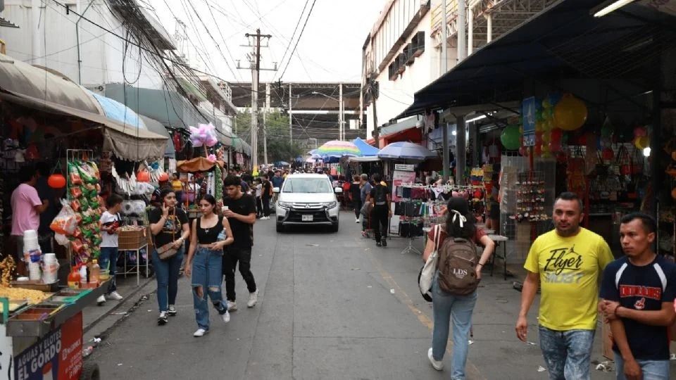 Vendedores en Colegio Civil, Garibaldi, 5 de Mayo, 15 de Mayo.
