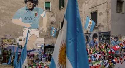 Nápoles recuerda y homenajea a Maradona en el tercer aniversario de su muerte