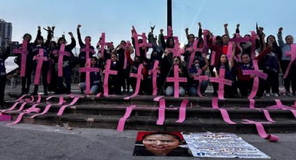 Mujeres exigen un alto a la violencia de género frente a Palacio de Gobierno, en NL