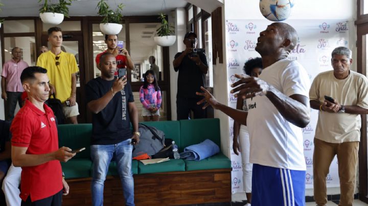 Exfutbolista cubano suma un nuevo récord de dominio del balón con la cabeza