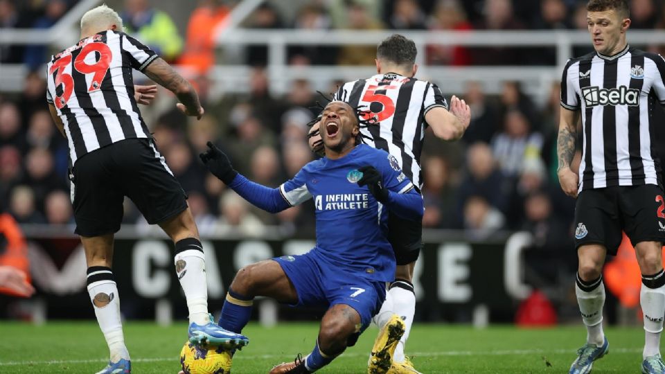 Raheem Sterling y el Chelsea no tuvieron un buen juego ante el Newcastle.