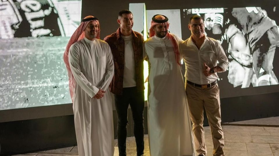 El delantero del Al-Nassr, Cristiano Ronaldo, abrió el museo en Riad que contará con todos los premios individuales que ha ganado.