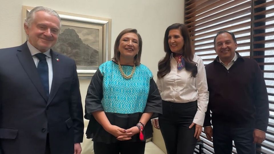 La senadora Kenia López Rabadán junto a Xóchitl Gálvez.