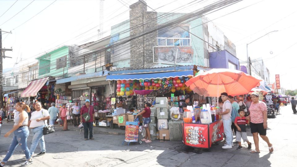 Comercio informal en el centro de Monterrey.