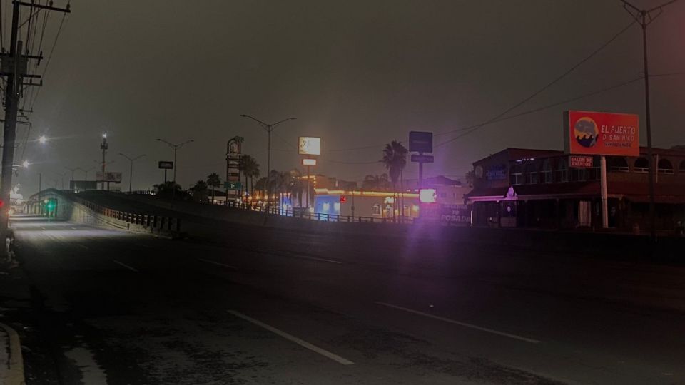 Avenida Manuel L. Barragán sin luminarias.