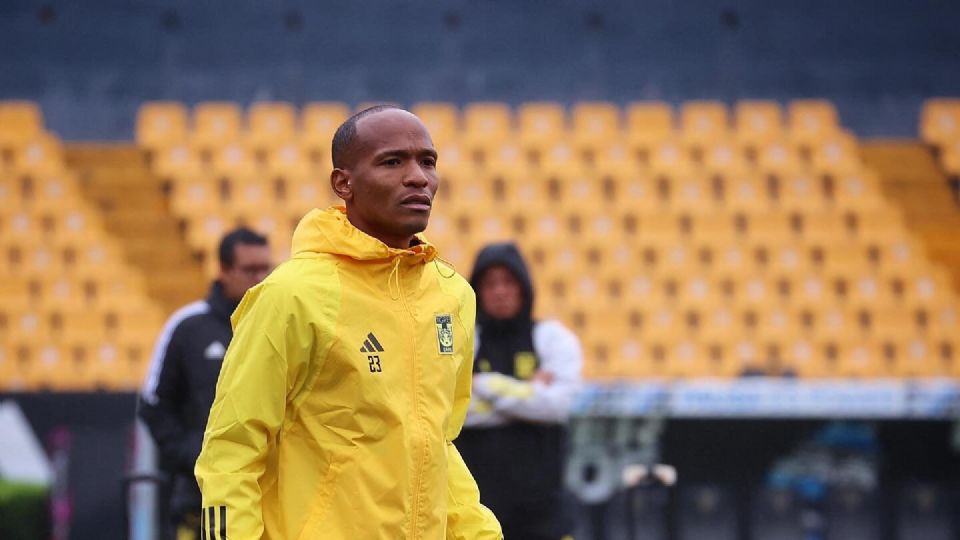 Luis Quiñones durante una práctica con Tigres en el Estadio Universitario