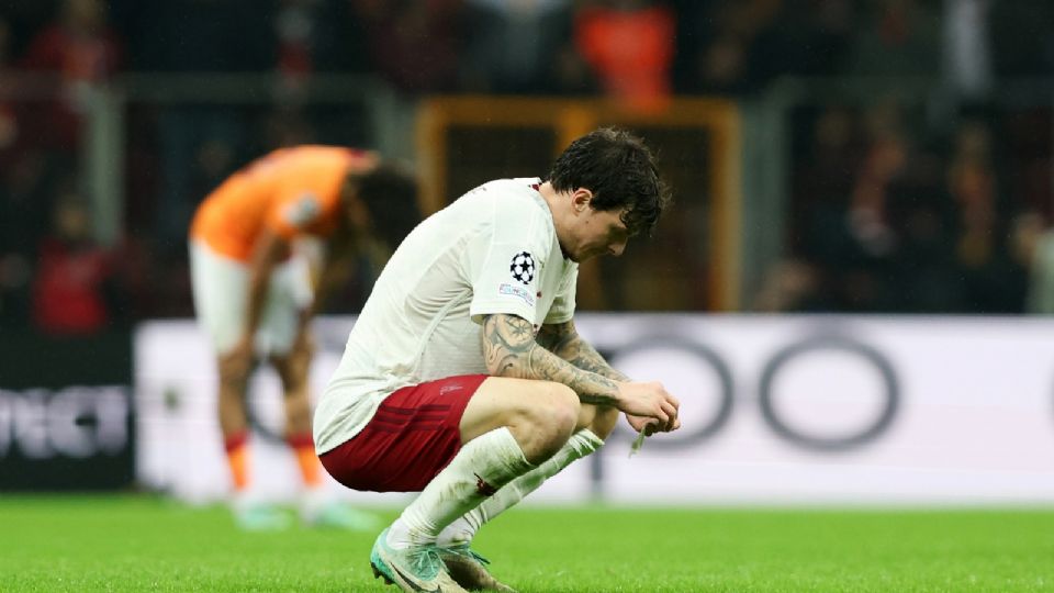 Harry Maguire, jugador del Manchester United, lamenta el empate contra el Galatasaray en la Champions League