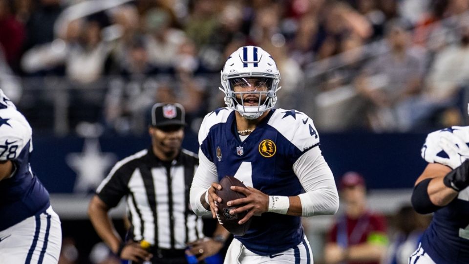 Dak Prescott durante el juego de Acción de Gracias de los Dallas Cowboys