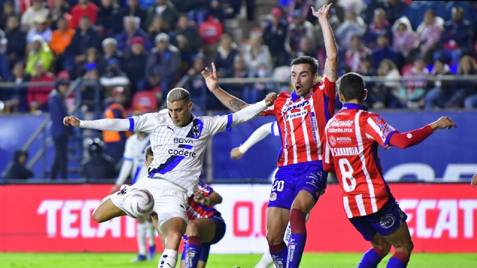 German Berterame durante una acción de juego, durante el partido entre San Luis y Monterrey