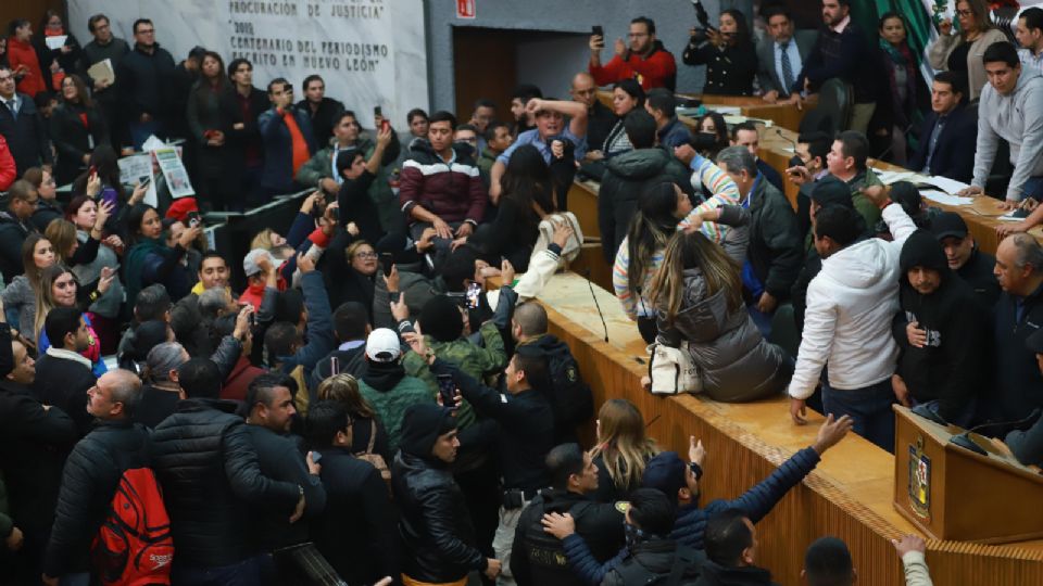 Disturbios en Congreso de Nuevo León.