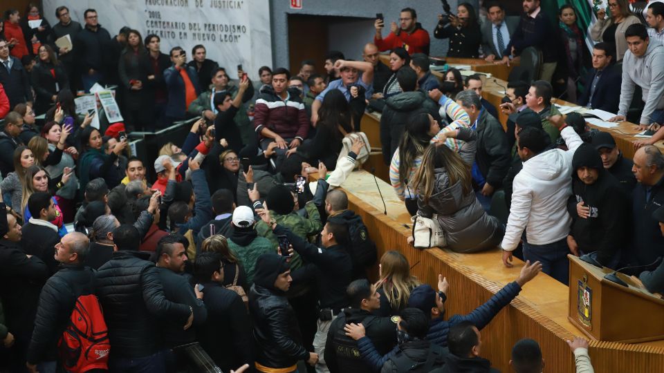 Irrupción al Congreso de Nuevo León.