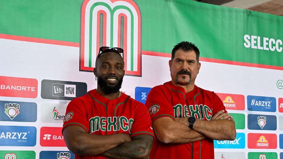 Randy Arozarena, jugador de los Rays de Tampa Bay, junto a Benjamín Gil, manager de la Selección Mexicana