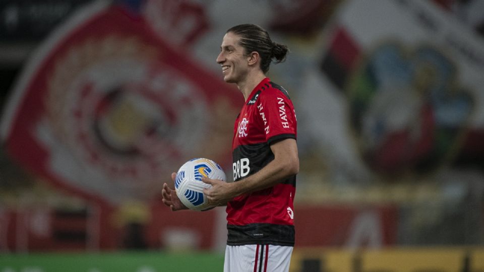 El lateral del Flamengo Filipe Luís, exjugador del Atlético de Madrid y Chelsea anunció este jueves que se retira del fútbol a sus 38 años de edad.