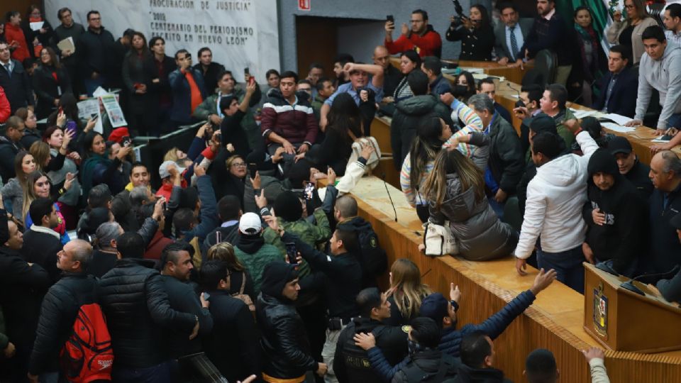 Disturbios en Congreso de NL.