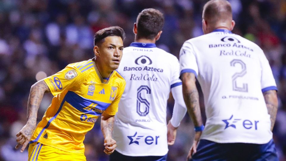 Raymundo Fulgencio celebrado el gol del empate después de estar 4 minutos en el terreno de juego.