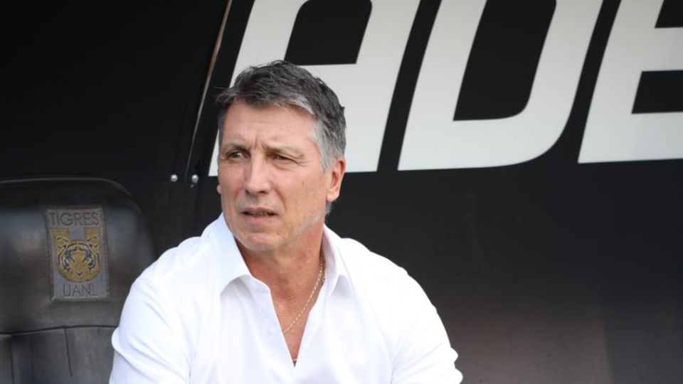 Robert Dante Siboldi, entrenador de los Tigres, justificó la derrota del equipo felino ante el Cruz Azul debido a la actividad del equipo entre semana a la Concachampions, asegurando que no tienen suficiente tiempo de descanso.