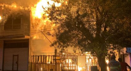 Incendio de casas y bodegas provoca desalojo de 40 personas en Monterrey