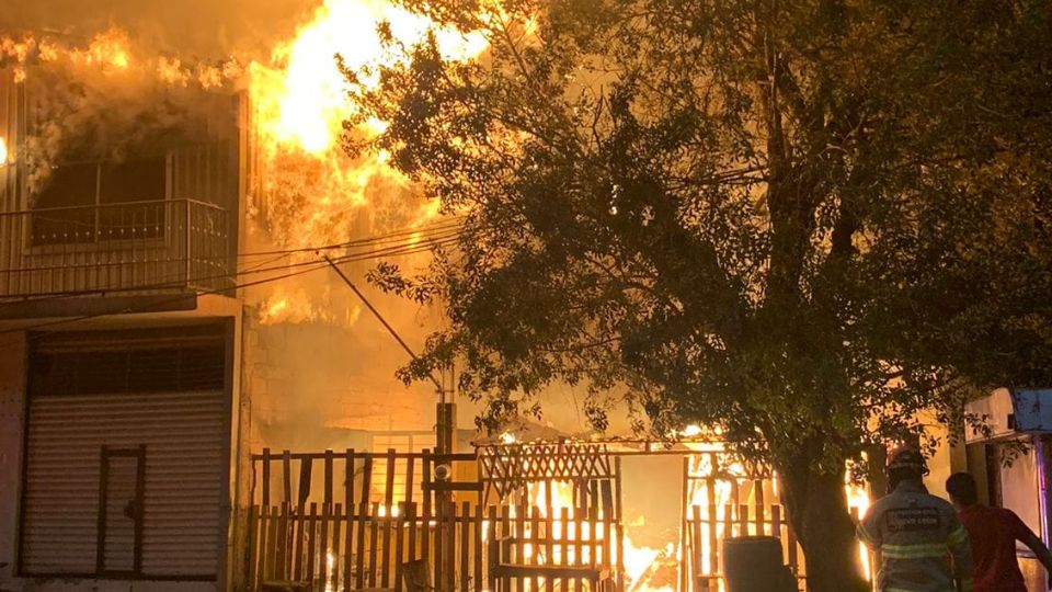 Incendio de casas en Monterrey | Protección Civil de Nuevo León