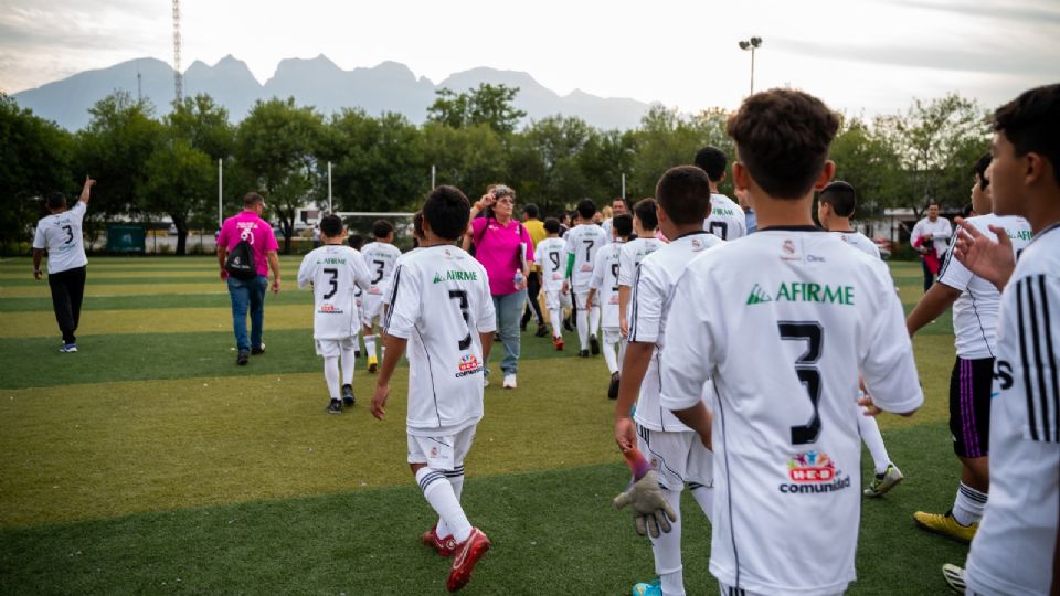 Seleccionados en la inauguración de la clínica.