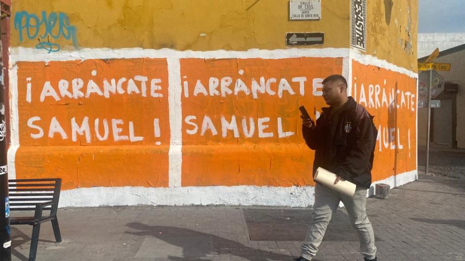 Bardas con mensaje de apoyo a Samuel García.