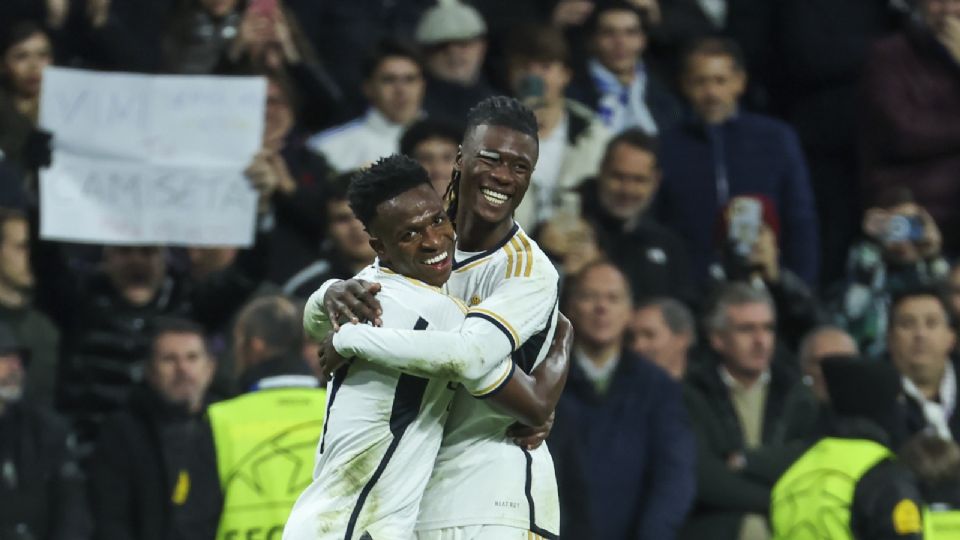 Camavinga y Vinicus Jr celebran una de las anotaciones del Real Madrid ante el Braga en el Santiago Bernabéu