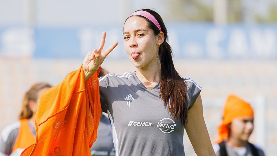 Greta Espinoza, defensora de Tigres Femenil, en uno de los entrenamientos del equipo