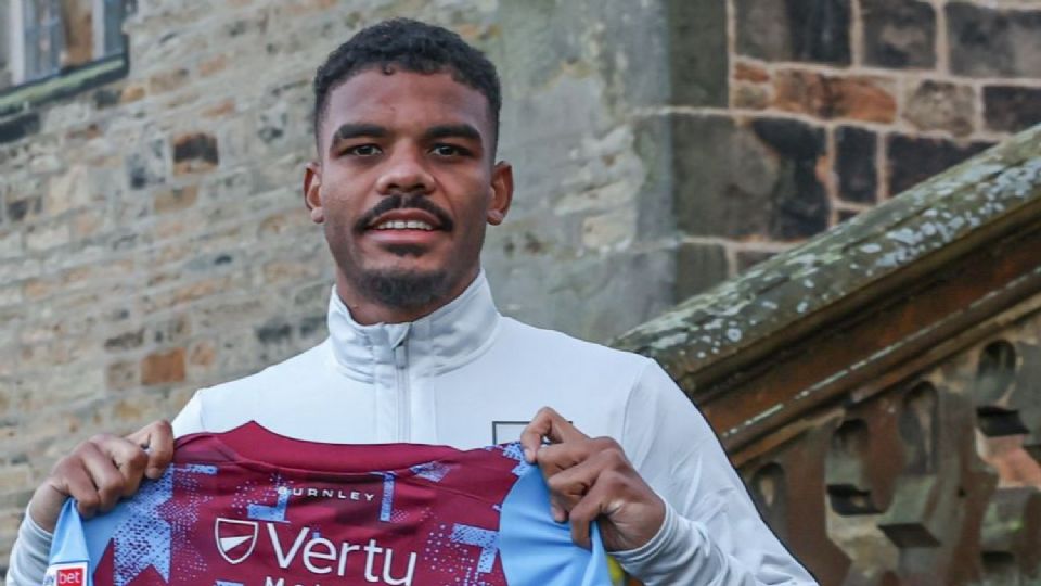 El Burnley confirmó en un comunicado la decisión del futbolista sudafricano Lyle Foster.