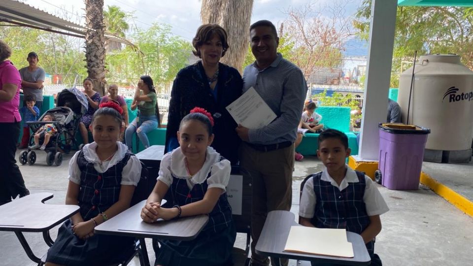 Inició la entrega de diverso mobiliario en la primaria, Adolfo Ruiz Cortines en el municipio de Escobedo.