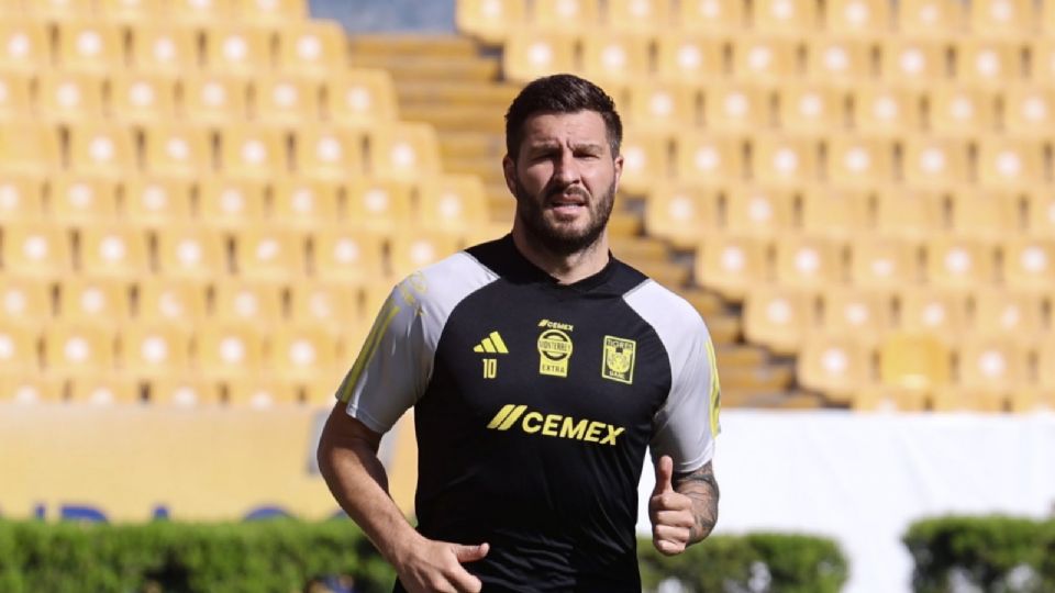 André-pierre Gignac durante un entrenamiento en el Estadio Universitario