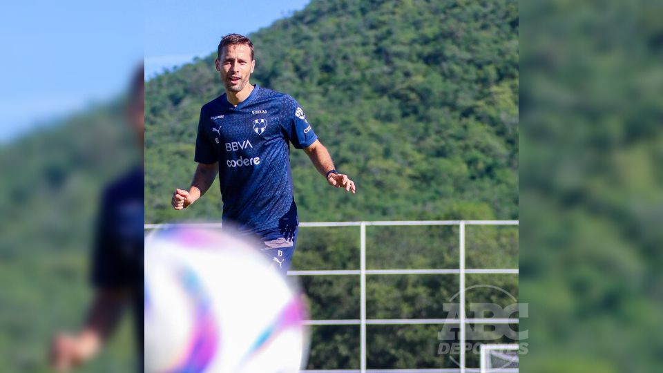 A través de sus redes sociales, el “10” albiazul ha compartido fotografías suyas en el centro de entrenamiento del club.