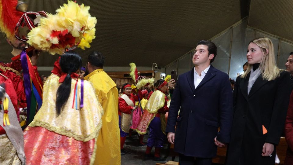 Samuel García y Mariana Rodríguez en la Basílica de Guadalupe.