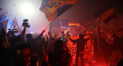 Aficionados reciben a Tigres previó a Final ante América