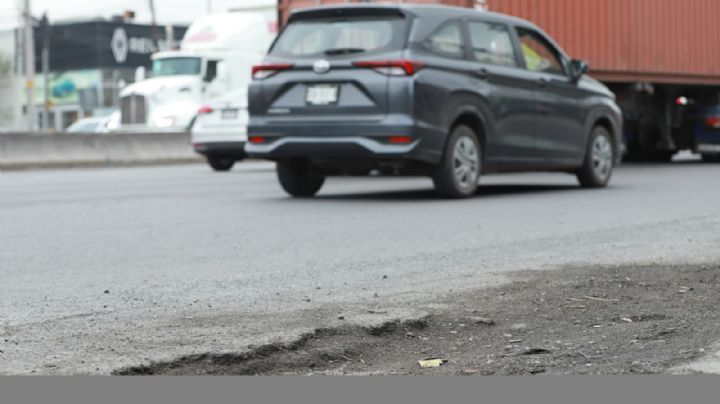 Múltiples baches afectan vialidad en Barragan y Universidad en San Nicolás