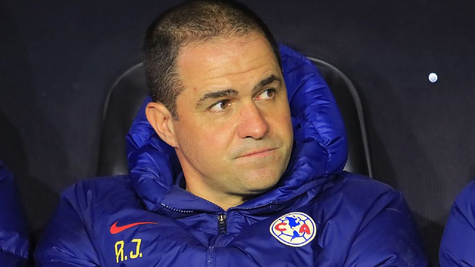 El técnico del América, André Jardine, en la banca del Estadio Universitario previo a la Final de Ida del Apertura 2023