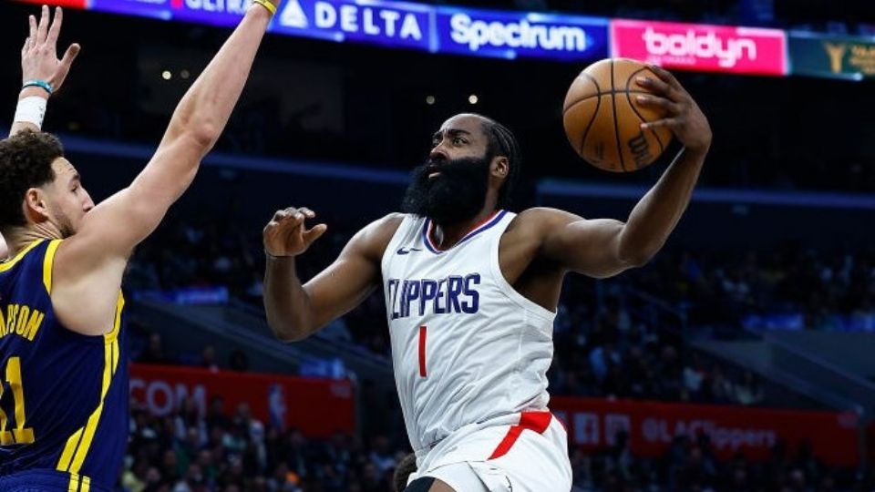 James Harden hizo historia en la NBA al derribar el muro de los 25 mil puntos y unirse a un selecto grupo.