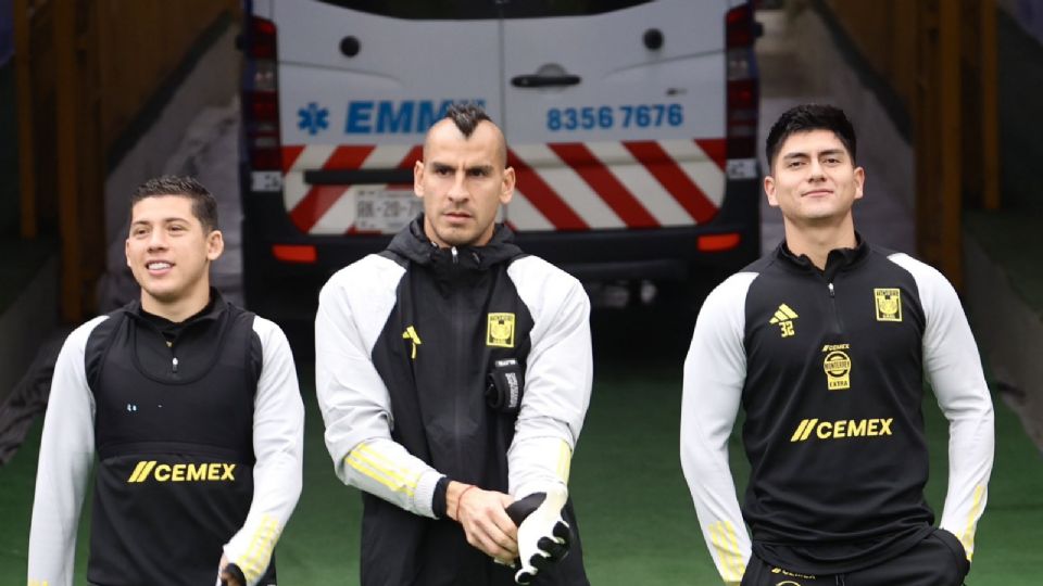 Nahuel Guzmán, Eduardo Tercero y Vladimir Loroña en el Estadio Universitario