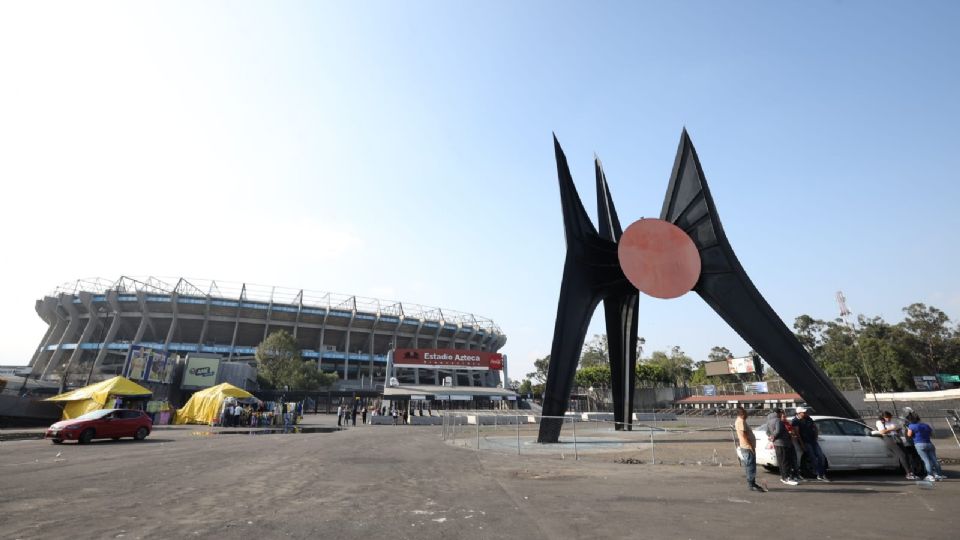 En taquilla no hay boletos y los revendedores hacen su 'agosto' en las inmediaciones del Estadio Azteca.