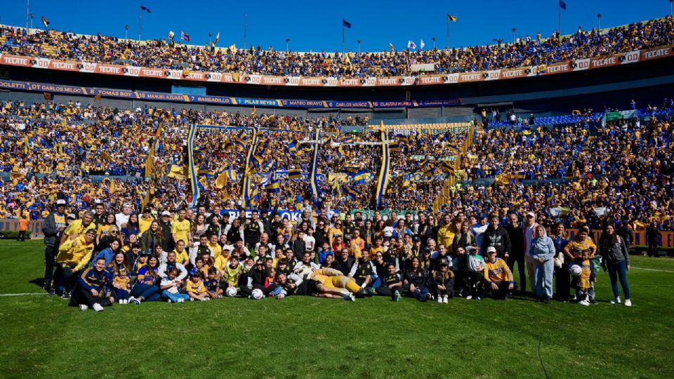 El equipo de Tigres fue cobijado por su afición en el Estadio Universitario en el último entrenamiento previo a la Final de este domingo en el Estadio Azteca