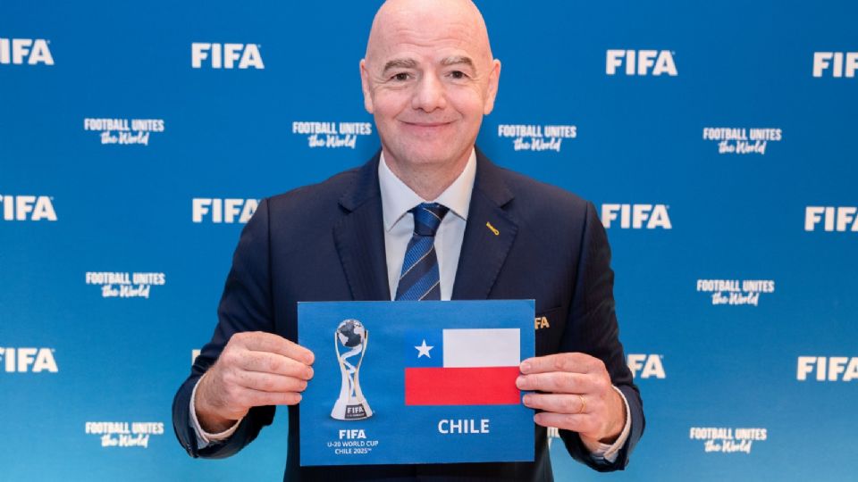 Gianni Infantino, presidente de la FIFA, con el anunció de Chile como sede del Mundial Sub 20