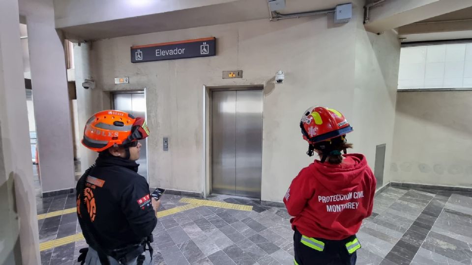 Elevador en Félix U. Gómez falla y deja a dos usuarios atrapados