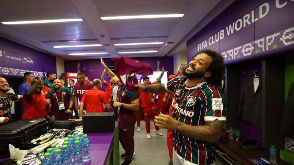 Marcelo comanda los festejos del Fluminense en el vestuario, luego del triunfo en el Mundial de Clubes