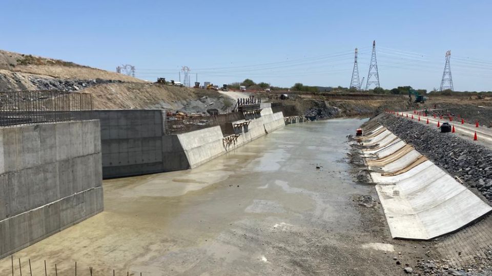 Construcción de la presa libertad.