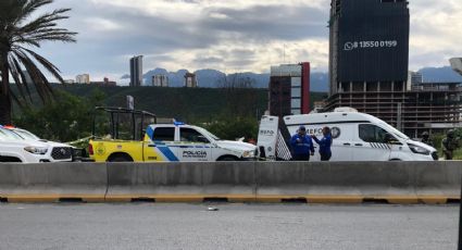 Hallan cuerpo emplayado  sobre avenida Constitución en Monterrey