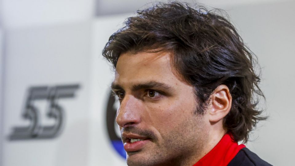 Carlos Sainz acaba contrato en 2024 con Ferrari y aún no se ha concretado un acuerdo.