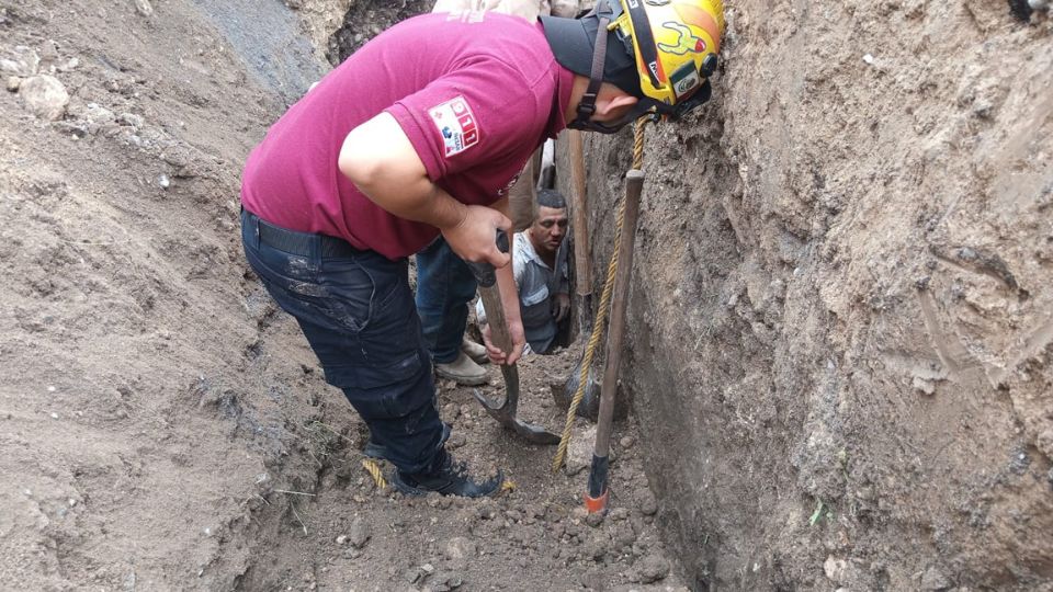 Rescate de trabajador en zanja.