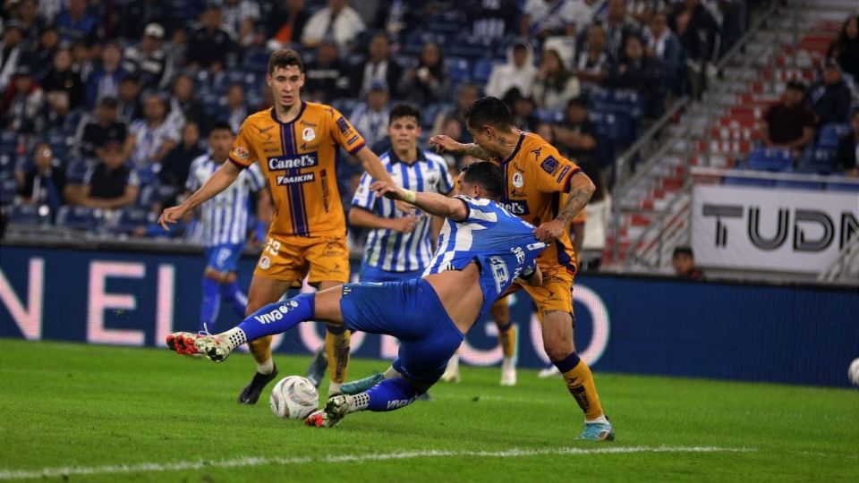 Rogelio Funes Mori marcó el primer gol del partido, donde luego Vitinho empató y firmó la eliminación del Monterrey.