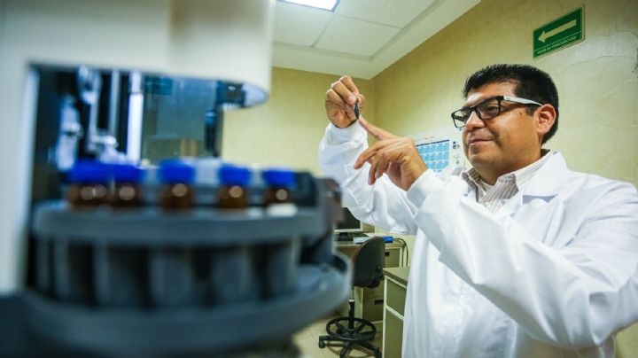 UANL presenta proyecto que convierte agua limpia mediante esponja absorbente