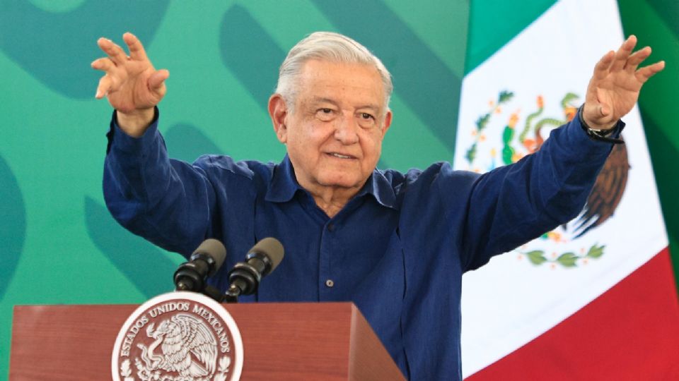 López Obrador augura buena Navidad en Acapulco | EFE/ David Guzmán