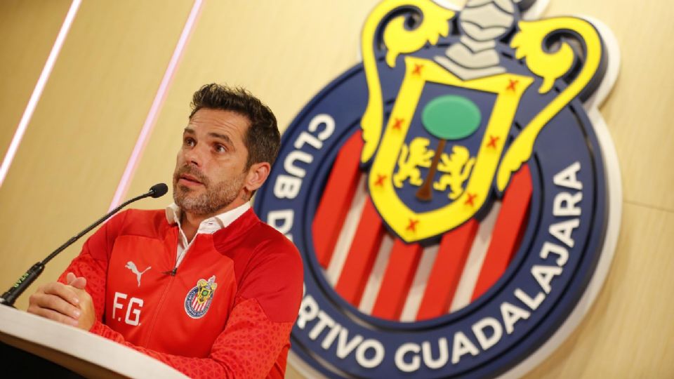 Fernando Gago en su presentación como entrenador de Chivas.