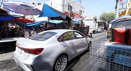 Regios abarrotan estacionamientos por compras navideñas